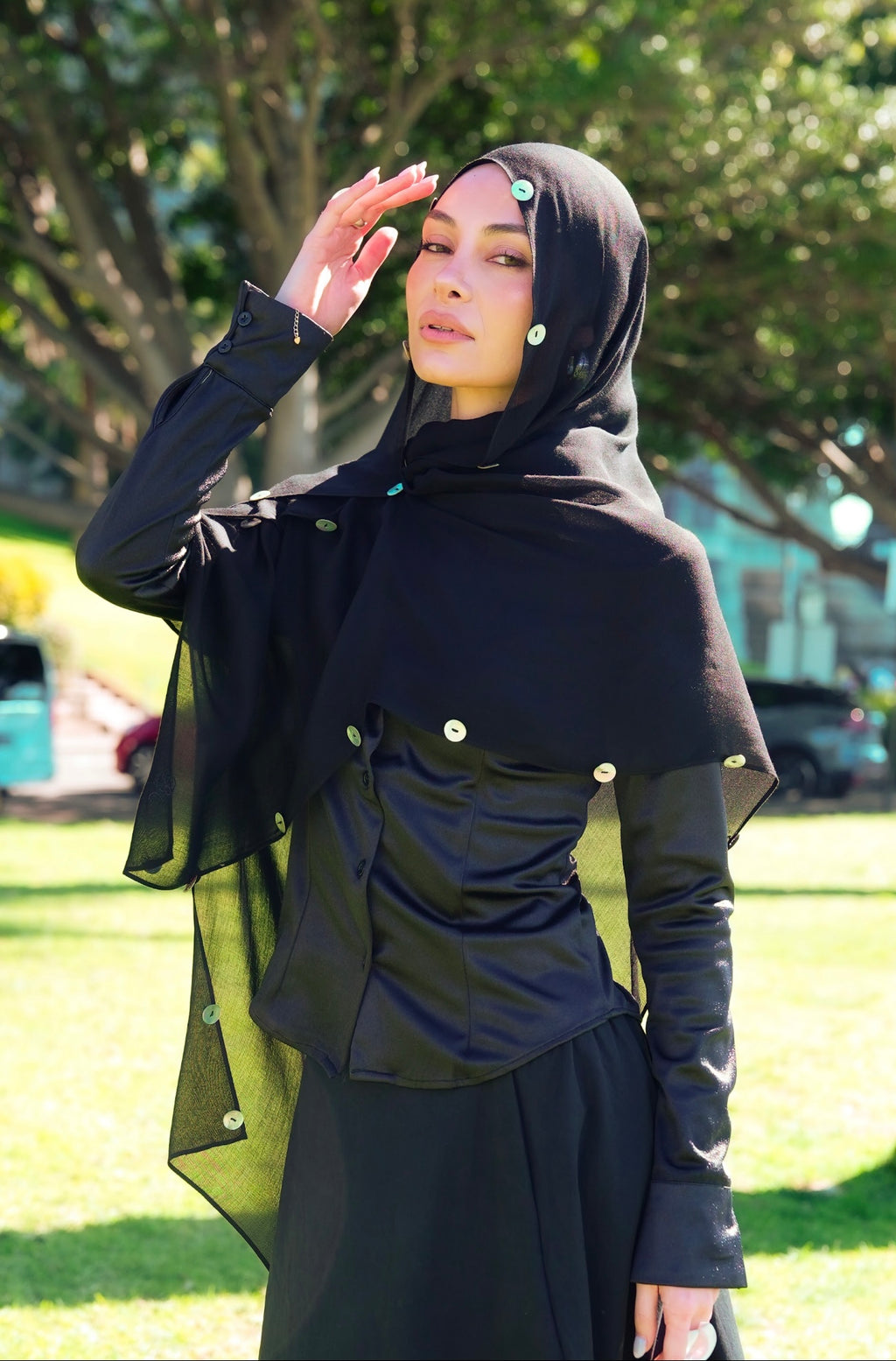 The Shell Button Hijab-Black